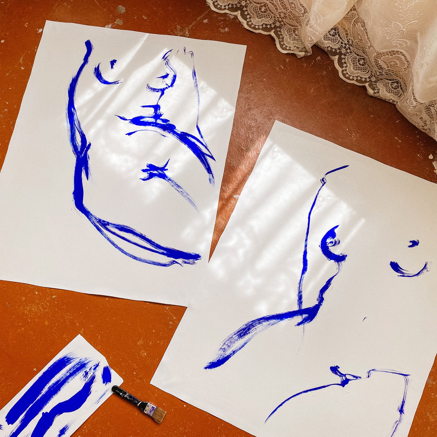 Female. Set, 24"x32"