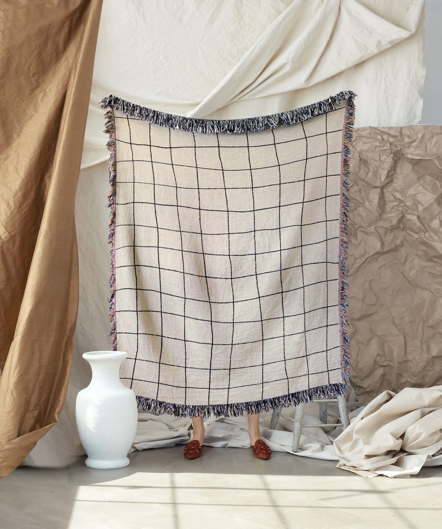 Lines woven throw blanket. 01